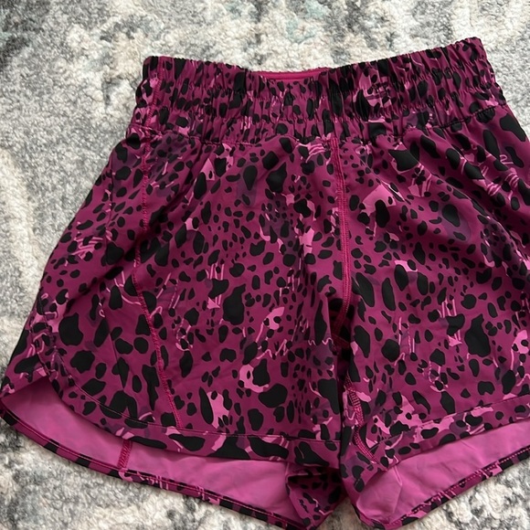 Lululemon Track That Mid-Rise Lined Short 5" - Picture 2 of 9